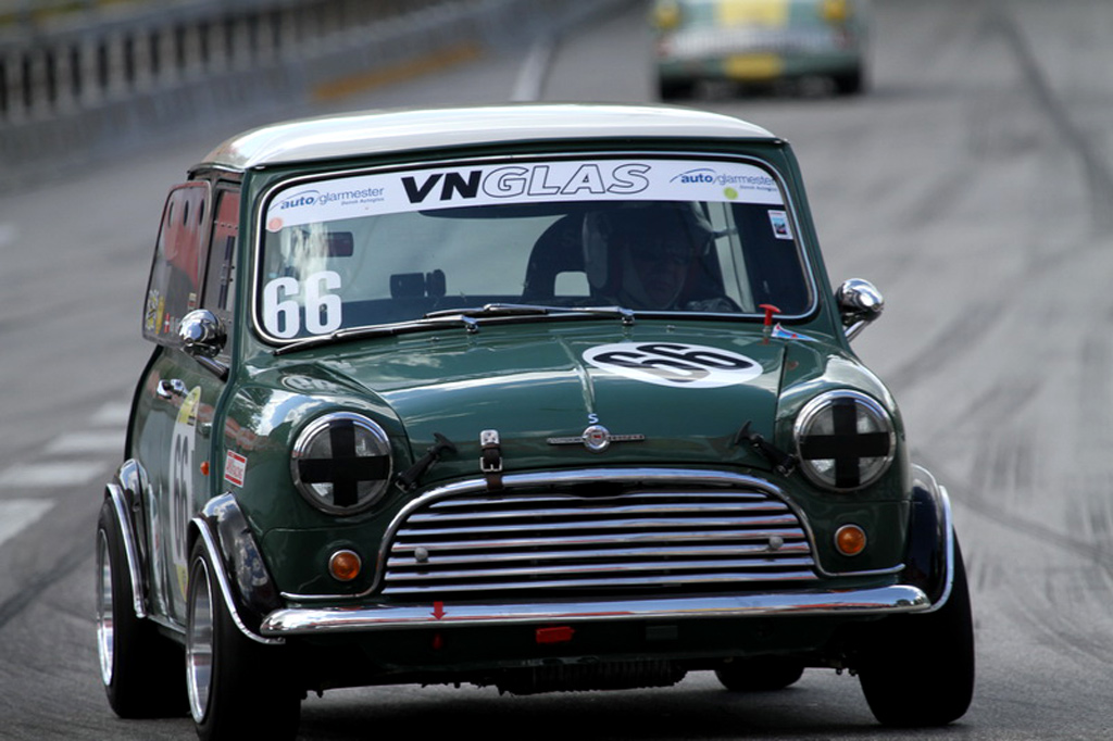 En flot British Racing green Morris Mini Cooper
(Foto: Motorsporten.dk)